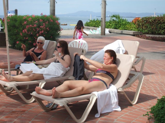 bethkirstenjaniceatsheratoninpv.jpg
