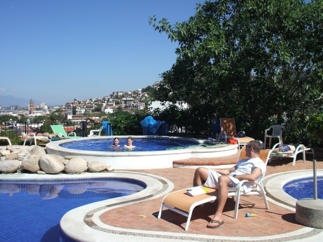 owensuttonaidaninpvcondopool.jpg