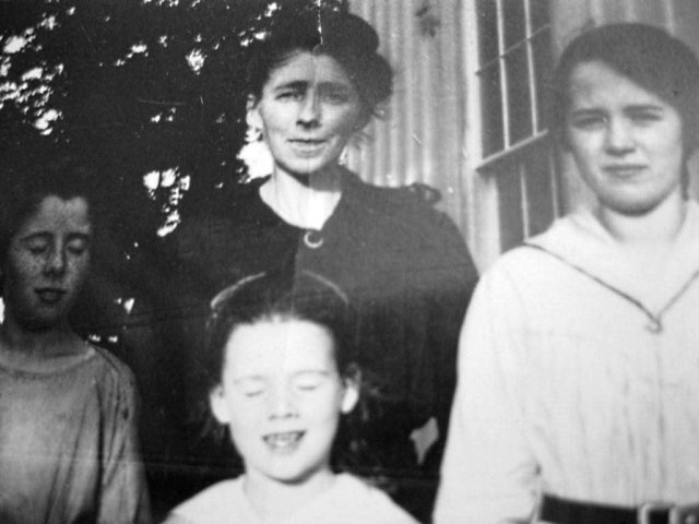beths_grandma_and_kids_pic.jpg