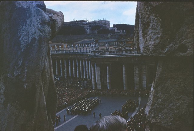 bethtriptoitalyeastersundaystpeterssq.jpg