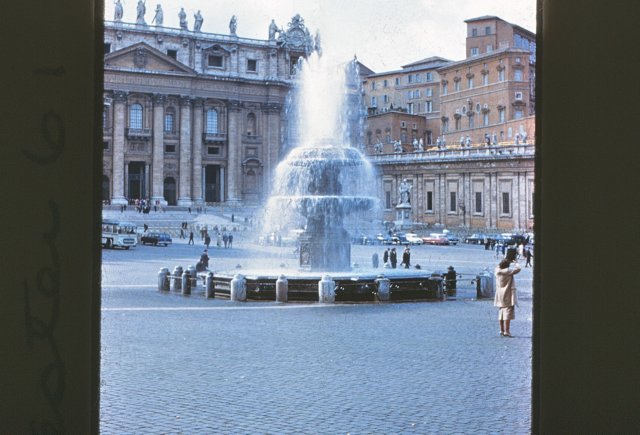 bethtriptoitalyfountainnearstpeters.jpg